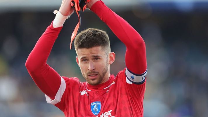 EMPOLI, ITALY - FEBRUARY 11: Guglielmo Vicario goalkeeper of Empoli FC greets the fans after during the Serie A match between Empoli FC and Spezia Calcio at Stadio Carlo Castellani on February 11, 2023 in Empoli, Italy. (Photo by Gabriele Maltinti/Getty Images) NEWS – Vicario, Dybala, Nzola, Barella, Calhanoglu, Arnautovic, Danilo, Gonzalez: le novità - immagine 1