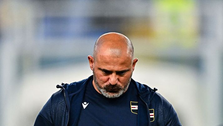 GENOA, ITALY - MAY 15: Dejan Stankovic head coach of Sampdoria looks on prior to kick-off in the Serie A match between UC Sampdoria and Empoli FC at Stadio Luigi Ferraris on May 15, 2023 in Genoa, Italy. (Photo by Simone Arveda/Getty Images) Stankovic commosso: “La Samp non deve sparire! Se parliamo del futuro vuol dire…” - immagine 1