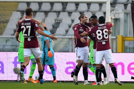 TURIN, ITALY - NOVEMBER 01: Gleison Bremer of Torino FC celebrates his team's first goal with his team mates during the Serie A match between Torino FC and SS Lazio at Stadio Olimpico di Torino on November 01, 2020 in Turin, Italy. (Photo by Marco Rosi - SS Lazio/Getty Images) TURIN, ITALY - NOVEMBER 01: Gleison Bremer of Torino FC celebrates his team's first goal with his team mates during the Serie A match between Torino FC and SS Lazio at Stadio Olimpico di Torino on November 01, 2020 in Turin, Italy. (Photo by Marco Rosi - SS Lazio/Getty Images)