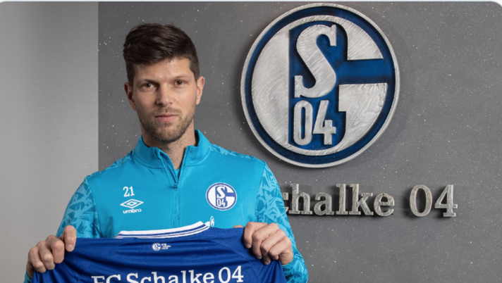 Schalke 04, ufficiale il ritorno di Huntelaar: il &#8220;cacciatore&#8221; lascia l&#8217;Ajax e ritrova il club di Gelsenkirchen 