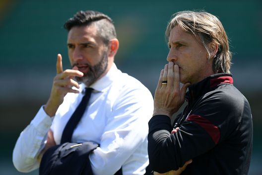  VERONA, ITALY - MAY 09: Davide Nicola head coach of Torino FC looks on prior to the Serie A match between Hellas Verona FC and Torino FC at Stadio Marcantonio Bentegodi on May 09, 2021 in Verona, Italy. Sporting stadiums around Italy remain under strict restrictions due to the Coronavirus Pandemic as Government social distancing laws prohibit fans inside venues resulting in games being played behind closed doors. (Photo by Alessandro Sabattini/Getty Images) 