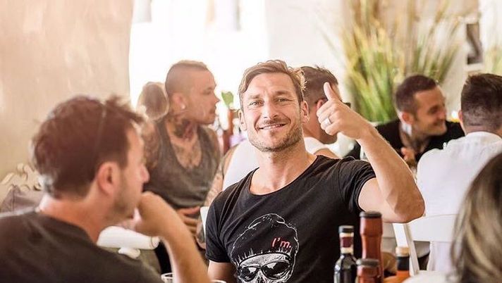 Da Mykonos a Kyoto: c’è una Roma felice che va sempre in rete Da Mykonos a Kyoto: c’è una Roma felice che va sempre in rete