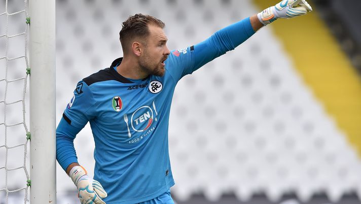 CESENA, ITALY - SEPTEMBER 27: Jeroen Zoet of Spezia Calcio gestures during the Serie A match between Spezia Calcio and US Sassuolo at Dino Manuzzi Stadium on September 27, 2020 in Cesena, Italy. (Photo by Giuseppe Bellini/Getty Images) CESENA, ITALY - SEPTEMBER 27: Jeroen Zoet of Spezia Calcio gestures during the Serie A match between Spezia Calcio and US Sassuolo at Dino Manuzzi Stadium on September 27, 2020 in Cesena, Italy. (Photo by Giuseppe Bellini/Getty Images)