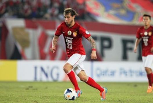 Alessandro Diamanti, in azione con la maglia del Guangzhou (Fonte: www.scmp.com) Alessandro Diamanti, in azione con la maglia del Guangzhou (Fonte: www.scmp.com)