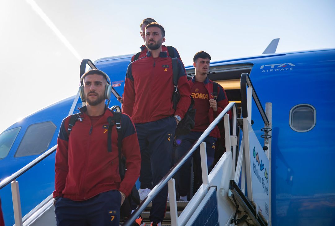 Roma in viaggio verso Leverkusen: presenti Dybala e gli indisponibili – FOTO GALLERY - immagine 15