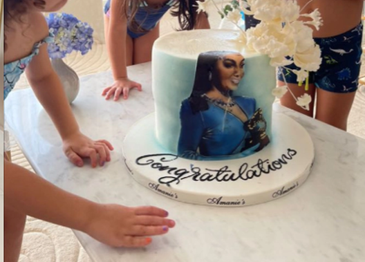 Georgina in Qatar per vedere il suo Cristiano: accoglienza in hotel con la mega “torta Ronaldo”- immagine 2