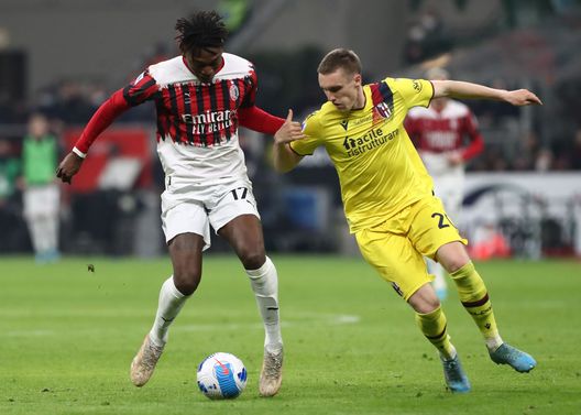 MILAN, ITALY - APRIL 04: Rafael Leao of AC Milan battles for possession with Michel Aebischer of Bologna during the Serie A match between AC Milan and Bologna FC at Stadio Giuseppe Meazza on April 04, 2022 in Milan, Italy. (Photo by Marco Luzzani/Getty Images) Aebischer: “Fiorentina? Vittoria arrivata dopo una settimana difficile”- immagine 2