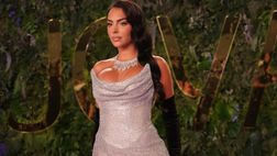 VIDEO / Georgina Rodriguez brilla sul red carpet dei Joy Awards 2024