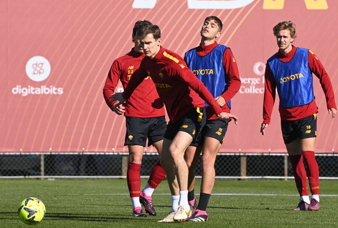 Trigoria, il primo giorno di Diego Llorente alla Roma – FOTO GALLERY - immagine 12