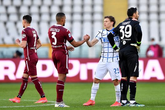 TURIN, ITALY - MARCH 14: Gleison Bremer of Torino FC interacts with Nicolo Barella of FC Internazionale after the Serie A match between Torino FC and FC Internazionale at Stadio Olimpico di Torino on March 14, 2021 in Turin, Italy. Sporting stadiums around Italy remain under strict restrictions due to the Coronavirus Pandemic as Government social distancing laws prohibit fans inside venues resulting in games being played behind closed doors. (Photo by Valerio Pennicino/Getty Images) TURIN, ITALY - MARCH 14: Gleison Bremer of Torino FC interacts with Nicolo Barella of FC Internazionale after the Serie A match between Torino FC and FC Internazionale at Stadio Olimpico di Torino on March 14, 2021 in Turin, Italy. Sporting stadiums around Italy remain under strict restrictions due to the Coronavirus Pandemic as Government social distancing laws prohibit fans inside venues resulting in games being played behind closed doors. (Photo by Valerio Pennicino/Getty Images)