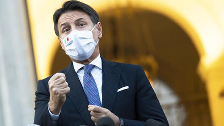 Il presidente del Consiglio Giuseppe Conte durante un punto stampa con i cronisti, Roma, 7 ottobre 2020.
ANSA/ UFFICIO STAMPA PALAZZO CHIGI/ FILIPPO ATTILI
+++ ANSA PROVIDES ACCESS TO THIS HANDOUT PHOTO TO BE USED SOLELY TO ILLUSTRATE NEWS REPORTING OR COMMENTARY ON THE FACTS OR EVENTS DEPICTED IN THIS IMAGE; NO ARCHIVING; NO LICENSING +++ Il presidente del Consiglio Giuseppe Conte durante un punto stampa con i cronisti, Roma, 7 ottobre 2020.
ANSA/ UFFICIO STAMPA PALAZZO CHIGI/ FILIPPO ATTILI
+++ ANSA PROVIDES ACCESS TO THIS HANDOUT PHOTO TO BE USED SOLELY TO ILLUSTRATE NEWS REPORTING OR COMMENTARY ON THE FACTS OR EVENTS DEPICTED IN THIS IMAGE; NO ARCHIVING; NO LICENSING +++