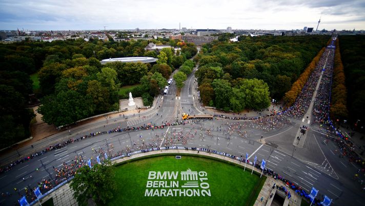 BERLIN, GERMANY - SEPTEMBER 29: General view of the starting line as athletes compete during the 46th Berlin Marathon 2019 on September 29, 2019 in Berlin, Germany. (Photo by Alexander Koerner/Bongarts/Getty Images) BERLIN, GERMANY - SEPTEMBER 29: General view of the starting line as athletes compete during the 46th Berlin Marathon 2019 on September 29, 2019 in Berlin, Germany. (Photo by Alexander Koerner/Bongarts/Getty Images)