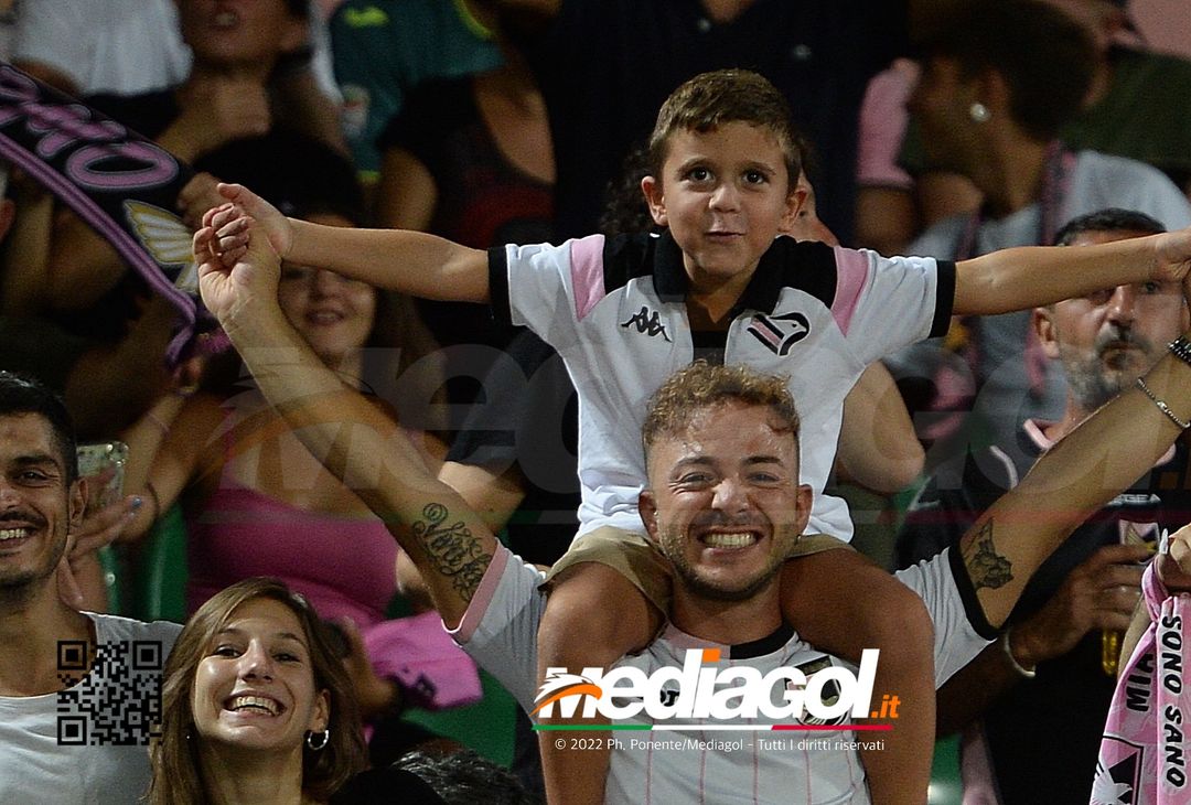FOTOTIFO, Palermo-Genoa 1-0: i tifosi allo stadio “Renzo Barbera” (Gallery) - immagine 43