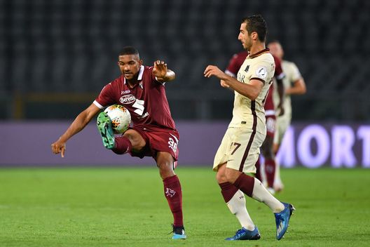 TURIN, ITALY - JULY 29: Gleison Bremer (L) of Torino FC in action against Henrikh Mkhitaryan of AS Roma during the Serie A match between Torino FC and AS Roma at Stadio Olimpico di Torino on July 29, 2020 in Turin, Italy. (Photo by Valerio Pennicino/Getty Images) TURIN, ITALY - JULY 29: Gleison Bremer (L) of Torino FC in action against Henrikh Mkhitaryan of AS Roma during the Serie A match between Torino FC and AS Roma at Stadio Olimpico di Torino on July 29, 2020 in Turin, Italy. (Photo by Valerio Pennicino/Getty Images)