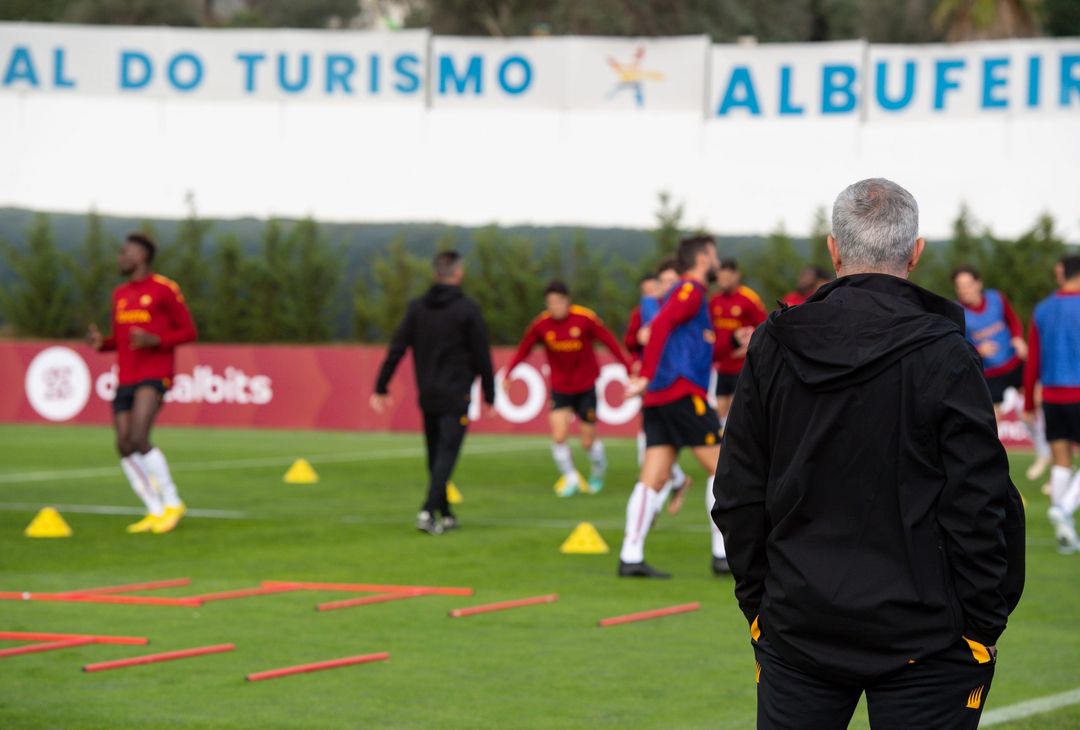Roma, l’allenamento ad Albufeira sotto gli occhi di Mourinho e Pinto – FOTO GALLERY - immagine 4
