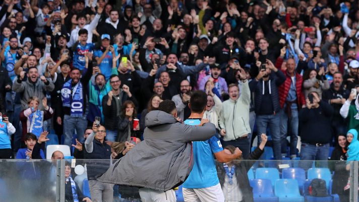 NAPLES, ITALY - NOVEMBER 12: Eljif Elmas of SSC Napoli celebrates after scoring the 3-0 goal during the Serie A match between SSC Napoli and Udinese Calcio at Stadio Diego Armando Maradona on November 12, 2022 in Naples, Italy. (Photo by Francesco Pecoraro/Getty Images) Napoli Roma