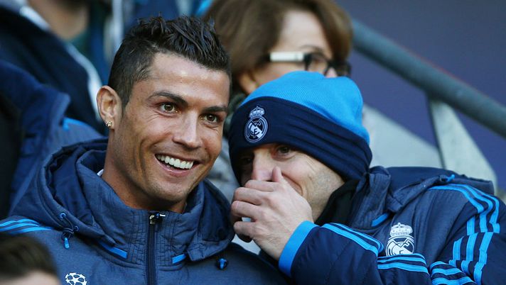 Cristiano Ronaldo: “Il giorno della finale dell’Europeo mi sono svegliato con tre bionde nel letto”  Cristiano Ronaldo: “Il giorno della finale dell’Europeo mi sono svegliato con tre bionde nel letto”