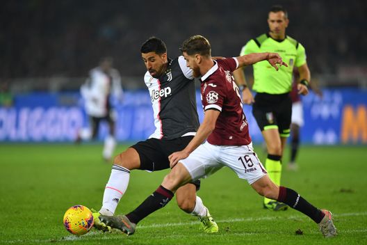  TURIN, ITALY - NOVEMBER 02: Cristian Ansaldi (R) of Torino FC competes with Sami Khedira of Juventus during the Serie A match between Torino FC and Juventus at Stadio Olimpico di Torino on November 2, 2019 in Turin, Italy. (Photo by Valerio Pennicino/Getty Images) 