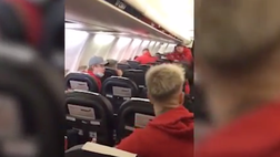 VIDEO Milan, Castillejo e Theo dopo la vittoria di Firenze: scatenati sul volo di ritorno