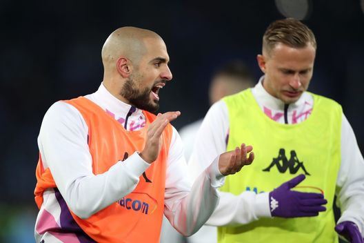 ROME, ITALY - JANUARY 29: Sofyan Amrabat of ACF Fiorentina warms up prior to up prior to the Serie A match between SS Lazio and ACF Fiorentina at Stadio Olimpico on January 29, 2023 in Rome, Italy. (Photo by Paolo Bruno/Getty Images) Dalla Spagna: Barcellona chiede il via libera alla Liga per Amrabat- immagine 2