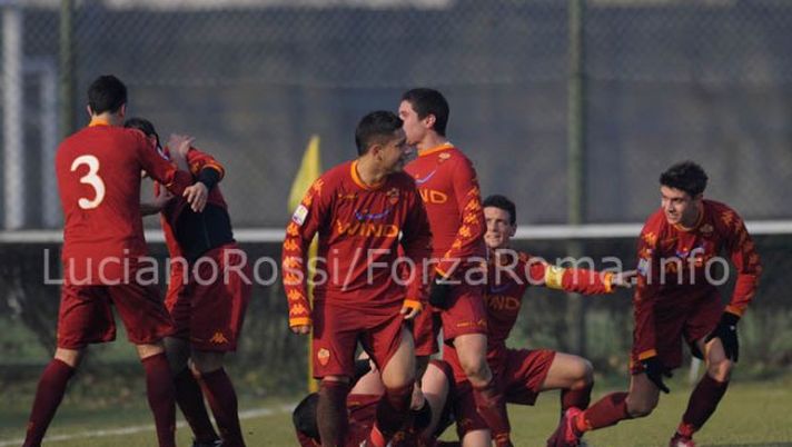 VIAREGGIO Roma-Atalanta 3-1 Nego, Politano, Tallo. Giallorossi ai quarti di finale VIAREGGIO Roma-Atalanta 3-1 Nego, Politano, Tallo. Giallorossi ai quarti di finale - immagine 1