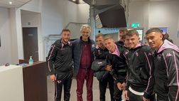 VIDEO Palermo: incontro con il tenore Andrea Bocelli all’aeroporto di Manchester