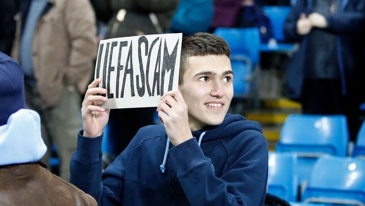 Il City per la prima volta in campo dopo la mazzata Uefa, la protesta dei tifosi Il City per la prima volta in campo dopo la mazzata Uefa, la protesta dei tifosi