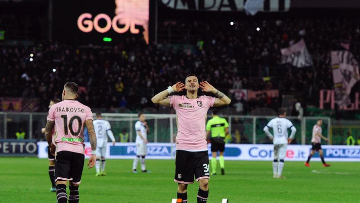 PALERMO, ITALY - FEBRUARY 15: Ilija Nestorovski of Palermo celebrates after scoring the opening goal during the Serie B match between US Citta di Palermo and Brescia at Stadio Renzo Barbera on February 15, 2019 in Palermo, Italy. (Photo by Getty Images/Getty Images)  PALERMO, ITALY - FEBRUARY 15: Ilija Nestorovski of Palermo celebrates after scoring the opening goal during the Serie B match between US Citta di Palermo and Brescia at Stadio Renzo Barbera on February 15, 2019 in Palermo, Italy. (Photo by Getty Images/Getty Images)