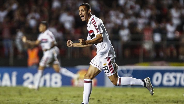 SAO PAULO, BRAZIL - NOVEMBER 15: Antony of Sao Paulo celebrates after Michel (not in frame) of Gremio scored an own goal during a match between Sao Paulo and Gremio for the Brasileirao Series A 2018 at Morumbi Stadium on November 15, 2018 in Sao Paulo, Brazil. (Photo by Miguel Schincariol/Getty Images) SAO PAULO, BRAZIL - NOVEMBER 15: Antony of Sao Paulo celebrates after Michel (not in frame) of Gremio scored an own goal during a match between Sao Paulo and Gremio for the Brasileirao Series A 2018 at Morumbi Stadium on November 15, 2018 in Sao Paulo, Brazil. (Photo by Miguel Schincariol/Getty Images)