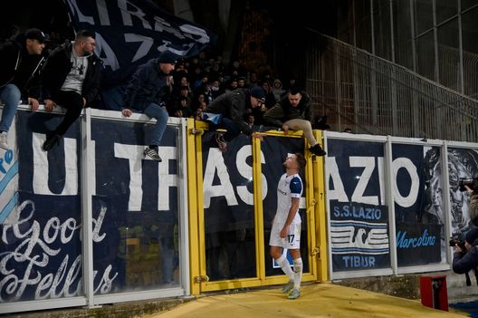 Immobile a colloquio con i tifosi Immobile a colloquio con i tifosi