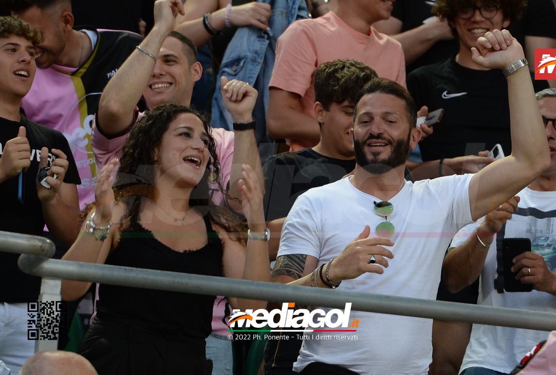 Fototifo, i tifosi allo stadio per Palermo-Feralpisaló 1-0 (gallery) - immagine 197