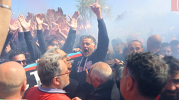 VIDEO Catania, cori e lacrime: tifosi a Torre del Grifo per ultimo saluto alla squadra