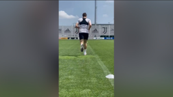 VIDEO Juventus, si rivede in campo Chiesa alla Continassa: “Ci siamo…”