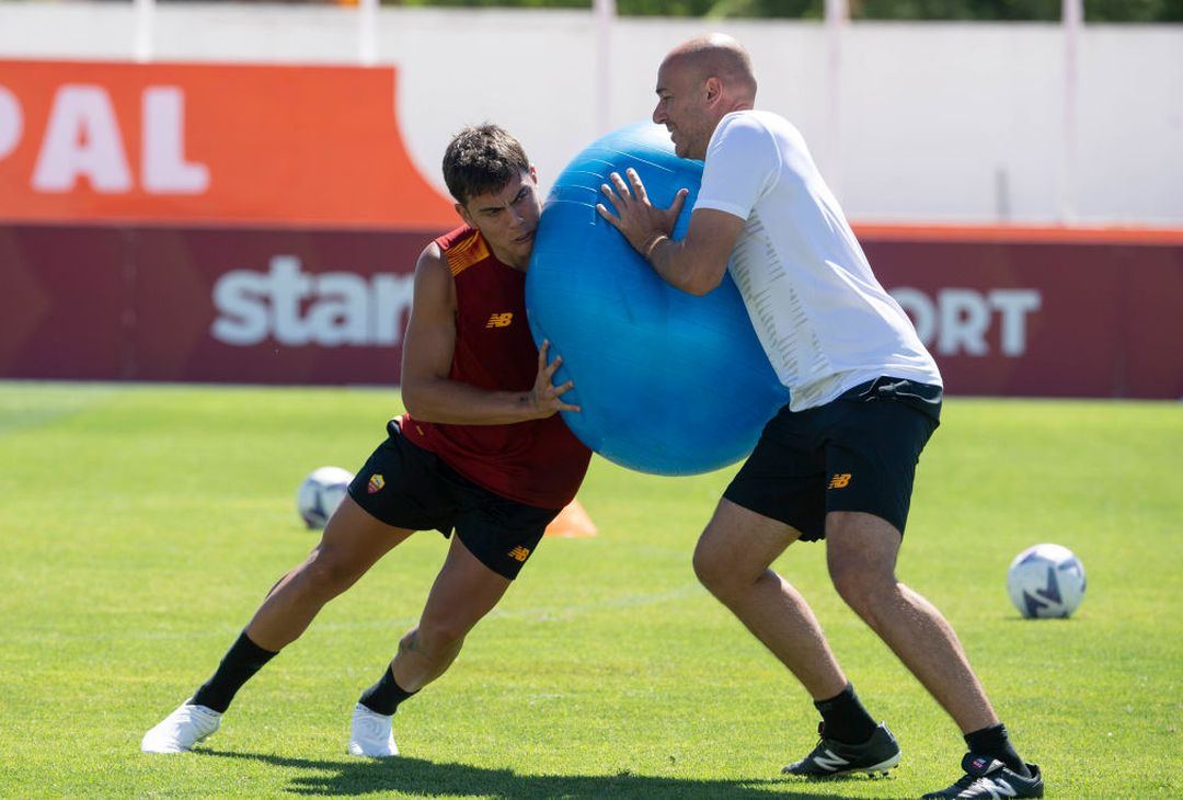 Allenamento mattutino per Paulo Dybala – FOTO GALLERY - immagine 18
