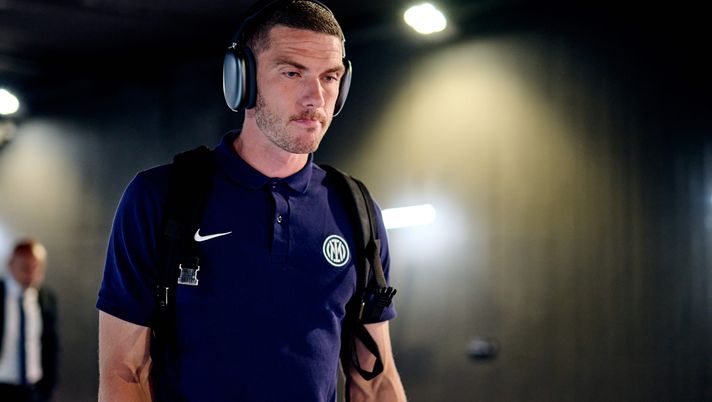 ROME, ITALY - AUGUST 26: Robin Gosens of FC Internazionale arrives at the stadium prior to the Serie A match between SS Lazio and FC Internazionale at Stadio Olimpico on August 26, 2022 in Rome, Italy. (Photo by Mattia Ozbot - Inter/Inter via Getty Images) Gosens, è già addio? L’Inter s’inserisce per un ex viola - immagine 1