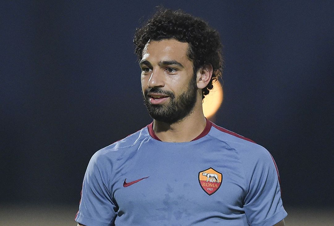  Mohamed Salah attends an As Roma training session at  on May 19, 2016 in Al Ain, United Arab Emirates.  