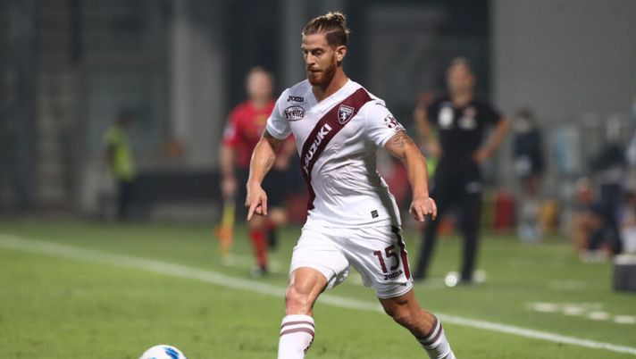 REGGIO NELL'EMILIA, ITALY - SEPTEMBER 17: Cristian Ansaldi of Torino FC in action during the Serie A match between US Sassuolo and Torino FC at Mapei Stadium - Citta' del Tricolore on September 17, 2021 in Reggio nell'Emilia, Italy. (Photo by Marco Luzzani/Getty Images) Torino, infortunio per Ansaldi: il comunicato del club sul motivo dello stop - immagine 1