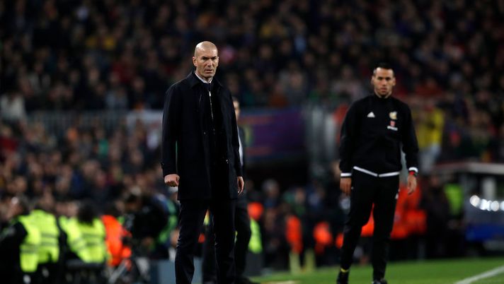 BARCELONA, SPAIN - DECEMBER 18: Zinedine Zidane, Manager of Real Madrid looks on during the Liga match between FC Barcelona and Real Madrid CF at Camp Nou on December 18, 2019 in Barcelona, Spain. (Photo by Eric Alonso/Getty Images) BARCELONA, SPAIN - DECEMBER 18: Zinedine Zidane, Manager of Real Madrid looks on during the Liga match between FC Barcelona and Real Madrid CF at Camp Nou on December 18, 2019 in Barcelona, Spain. (Photo by Eric Alonso/Getty Images)