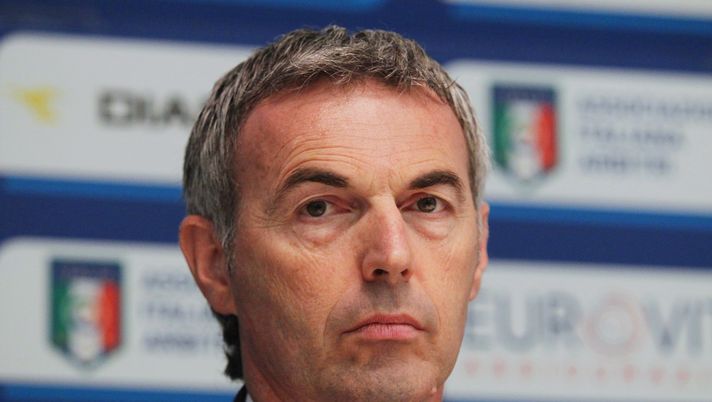 FLORENCE, ITALY - AUGUST 21: Stefano Farina of the Italian Referee Association (AIA) attends a press conference during unveiling of the new kits for this season at Coverciano on August 21, 2015 in Florence, Italy. (Photo by Paolo Bruno/Getty Images) FLORENCE, ITALY - AUGUST 21: Stefano Farina of the Italian Referee Association (AIA) attends a press conference during unveiling of the new kits for this season at Coverciano on August 21, 2015 in Florence, Italy. (Photo by Paolo Bruno/Getty Images)