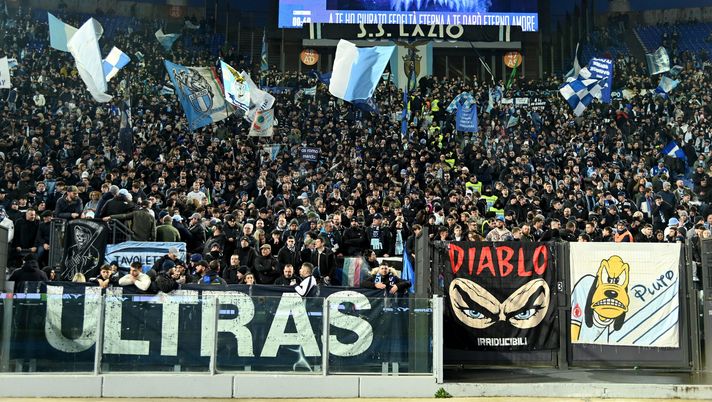 Buu a Lukaku, Curva Nord e Distinti Lazio a porte chiuse. 3 giornate a Mancini - immagine 1
