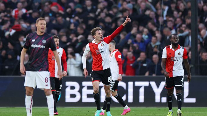 Rigore sul palo, Dybala out, traversa: la Roma impreca e perde a Rotterdam - immagine 1