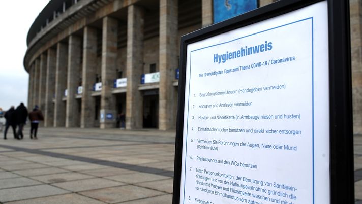 BERLINO, GERMANY - MARCH 07: A sign about Coronavirus is handed out prior to the Bundesliga match between Hertha BSC and SV Werder Bremen at Olympiastadion on March 07, 2020 in Berlino, Germany. (Photo by Maja Hitij/Bongarts/Getty Images) 