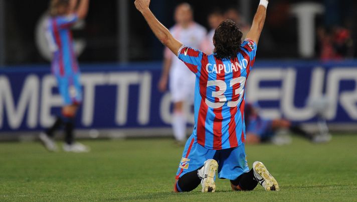 CATANIA, ITALY - APRIL 03:  Ciro Capuano of Catania celebrates after winning the Serie A match between Catania Calcio and US Citta di Palermo at Stadio Angelo Massimino on April 3, 2010 in Catania, Italy.  (Photo by Tullio M. Puglia/Getty Images)  catania