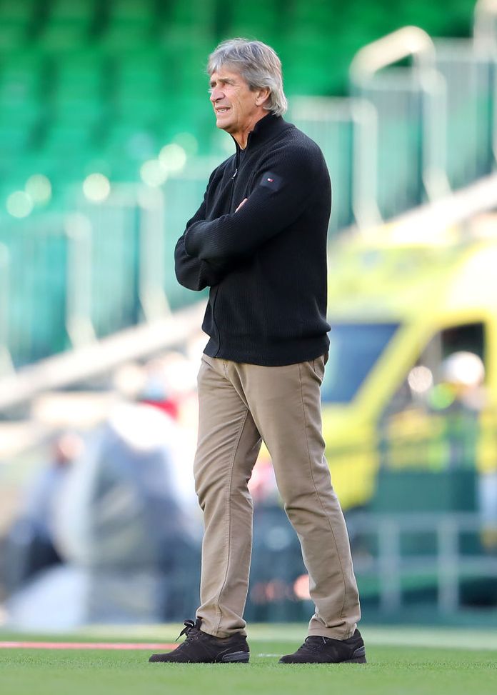 Manuel Pellegrini (Photo by Fran Santiago/Getty Images) Betis, Pellegrini torna sul derby: “La partita poteva continuare senza problemi”- immagine 2