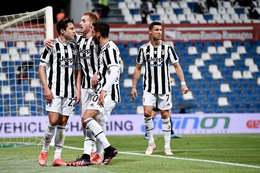 REGGIO NELL'EMILIA, ITALY - MAY 19: Federico Chiesa of Juventus celebrates after scoring his team's second goal with teammates Dejan Kulusevski and Rodrigo Bentancur and Cristiano Ronaldo during the TIMVISION Cup Final between Atalanta BC and Juventus at Mapei Stadium on May 19, 2021 in Reggio nell'Emilia, Italy. (Photo by Daniele Badolato - Juventus FC/Juventus FC via Getty Images) REGGIO NELL'EMILIA, ITALY - MAY 19: Federico Chiesa of Juventus celebrates after scoring his team's second goal with teammates Dejan Kulusevski and Rodrigo Bentancur and Cristiano Ronaldo during the TIMVISION Cup Final between Atalanta BC and Juventus at Mapei Stadium on May 19, 2021 in Reggio nell'Emilia, Italy. (Photo by Daniele Badolato - Juventus FC/Juventus FC via Getty Images)