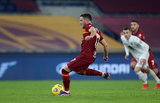 ROME, ITALY - DECEMBER 17: Jordan Veretout of Roma scores their sides second goal from the penalty spot during the Serie A match between AS Roma and Torino FC at Stadio Olimpico on December 17, 2020 in Rome, Italy. The match will be played without fans, behind closed doors as a Covid-19 precaution.  (Photo by Paolo Bruno/Getty Images) 