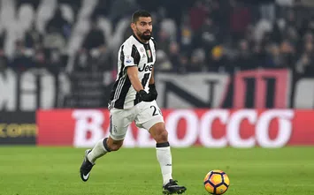  TURIN, ITALY - JANUARY 11: Tomas Rincon of FC Juventus in action during the TIM Cup match between FC Juventus and Atalanta BC at Juventus Stadium on January 11, 2017 in Turin, Italy. (Photo by Valerio Pennicino/Getty Images)