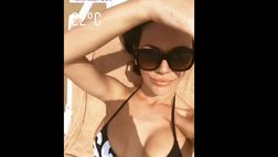 VIDEO / Erjona, l’estate è già iniziata: fisico perfetto e bikini mozzafiato in spiaggia
