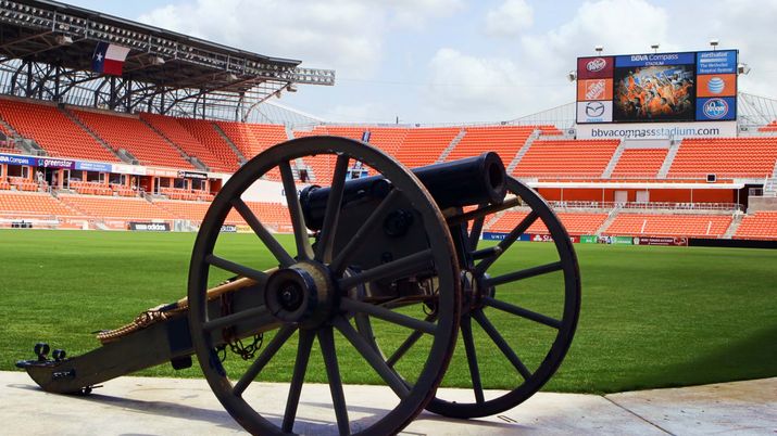 Follia derby del Texas: minuto 112 Dallas in dieci, minuto 113 Houston pareggia… ESORDIO, ESPULSIONE E PAREGGIO NEL DRBY DEL TEXAS