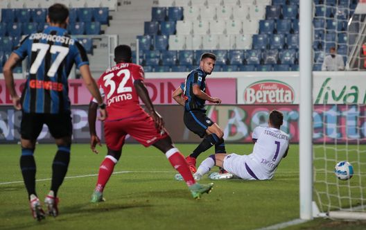 BERGAMO, ITALY - SEPTEMBER 11: Berat Djmsiti of Atalanta BC scores his goal that will be disallowed from VAR during the Serie A match between Atalanta BC and ACF Fiorentina at Gewiss Stadium on September 11, 2021 in Bergamo, Italy. (Photo by Emilio Andreoli/Getty Images) BERGAMO, ITALY - SEPTEMBER 11: Berat Djmsiti of Atalanta BC scores his goal that will be disallowed from VAR during the Serie A match between Atalanta BC and ACF Fiorentina at Gewiss Stadium on September 11, 2021 in Bergamo, Italy. (Photo by Emilio Andreoli/Getty Images)